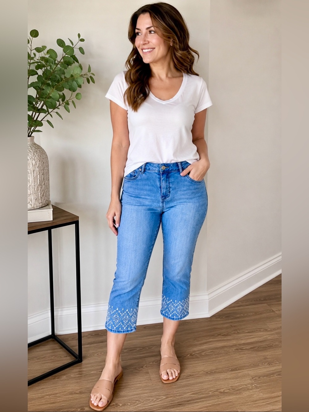 Croft & Barrow Embroidered Hem Crop Jeans Size 6